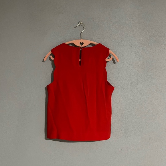 Red Scalloped Sleeveless Shirt - Picture 6 of 6